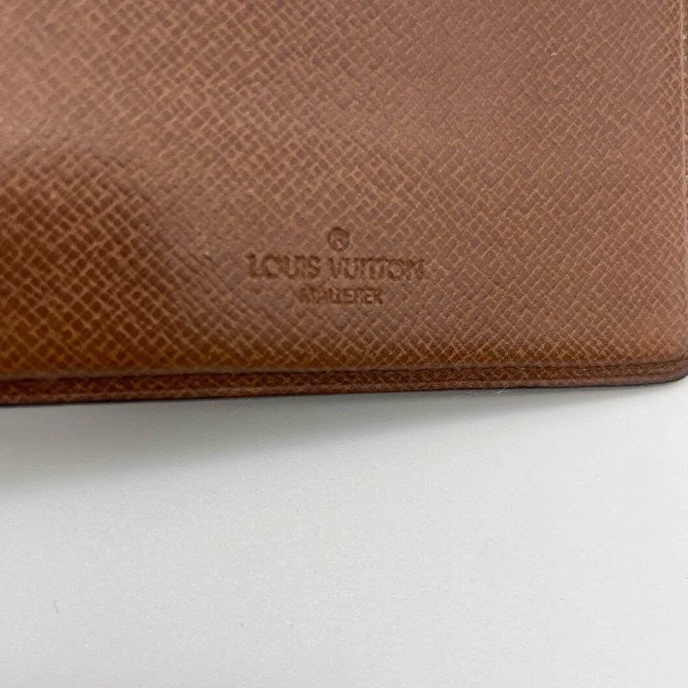 Louis Vuitton Monogram Men’s Wallet - Picture 8 of 9